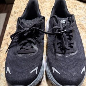 Hoka ONE Arahi 6 Women’s Shoe